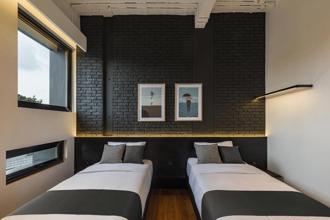 Qub Rooms Semarang Exterior photo